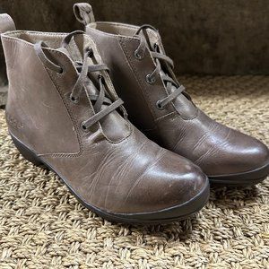 BOGS CARRIE LACE UP CHUKKA LEATHER ANKLE BOOT